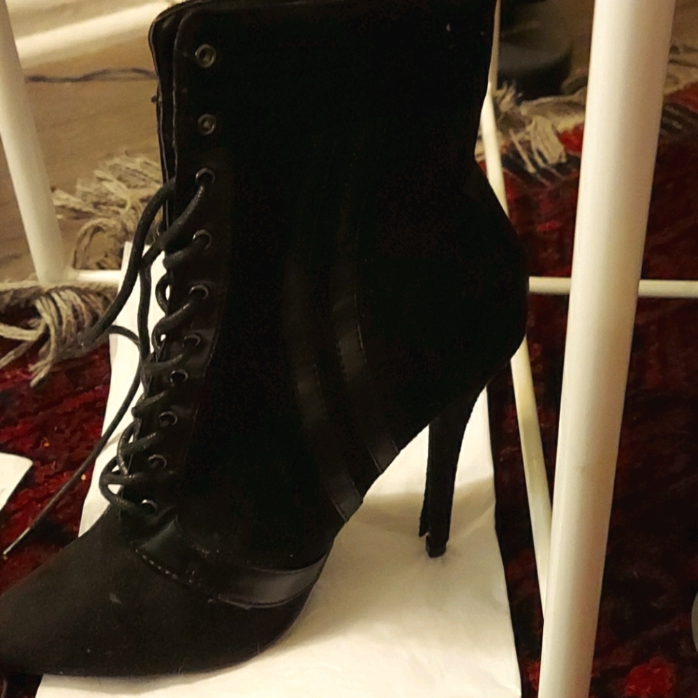 High heeled  tie up booties